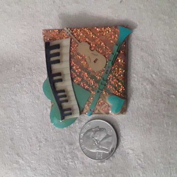 House Of Lucinda Brooch - Picture 3 of 3